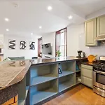 Massive Soho Loft 4 Bedrooms 2 Bath 7 Beds