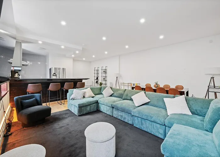 Massive Soho Loft 4 Bedrooms 2 Bath 7 Beds