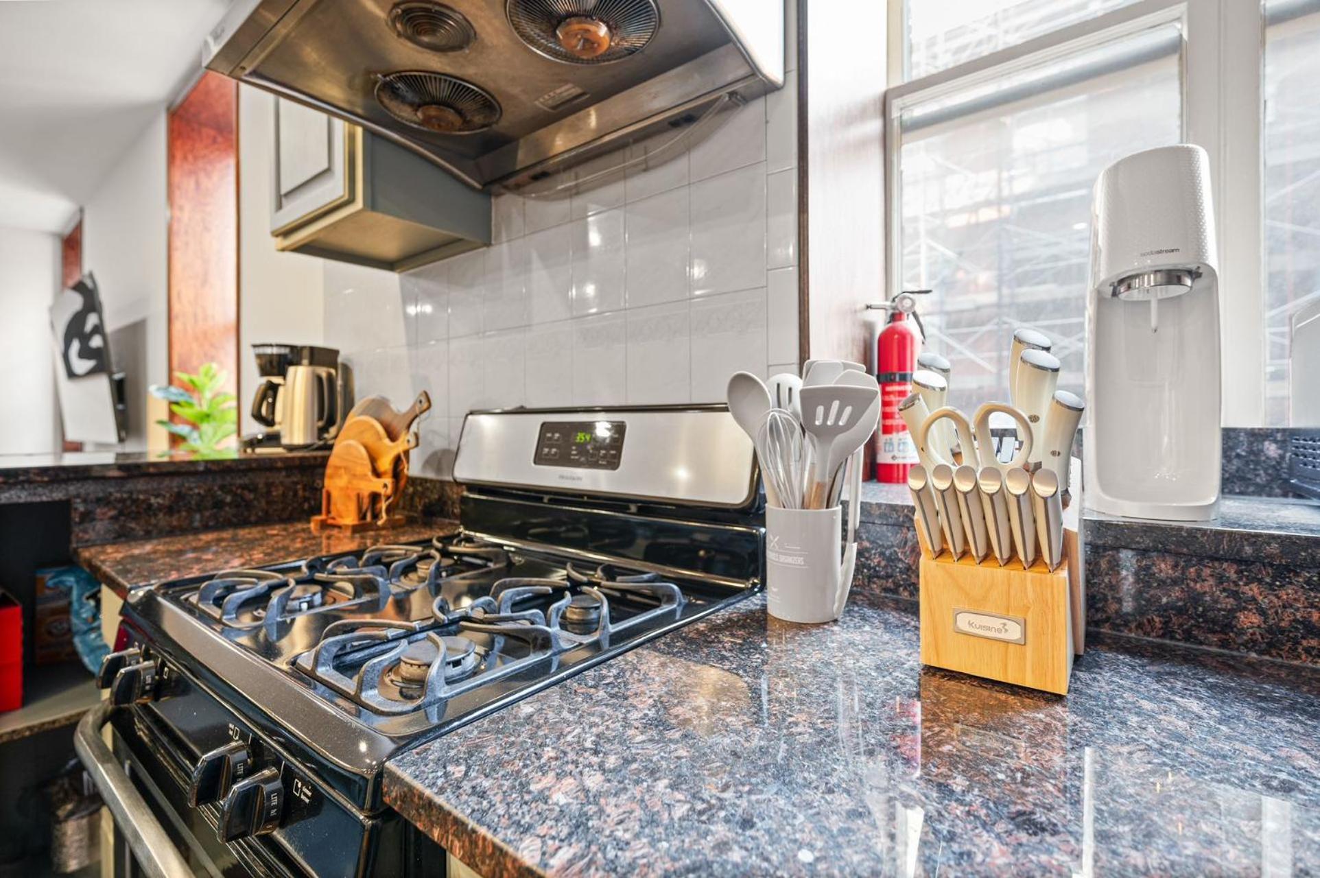 Massive Soho Loft 4 Bedrooms 2 Bath 7 Beds Hotel