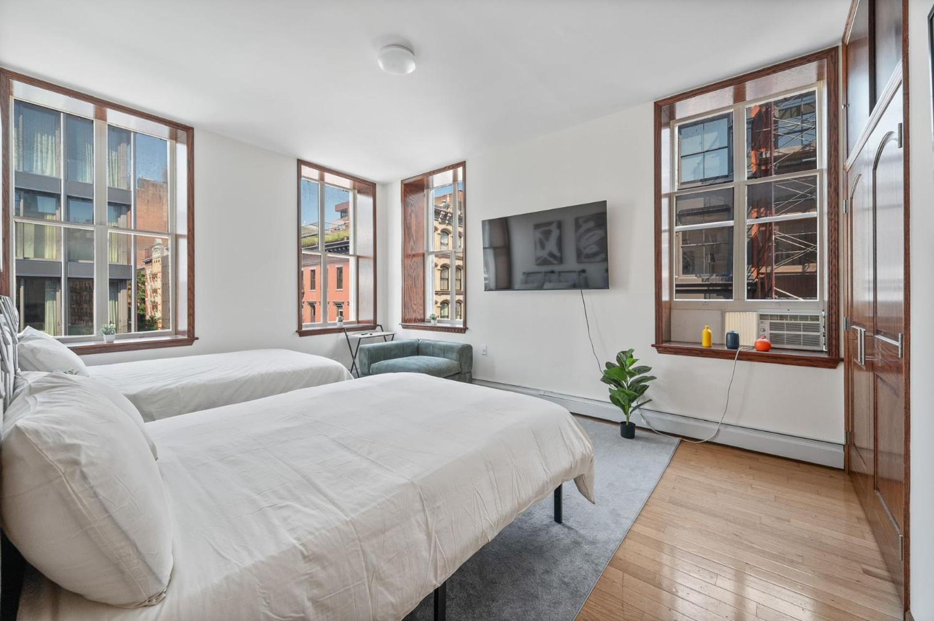 Massive Soho Loft 4 Bedrooms 2 Bath 7 Beds New York