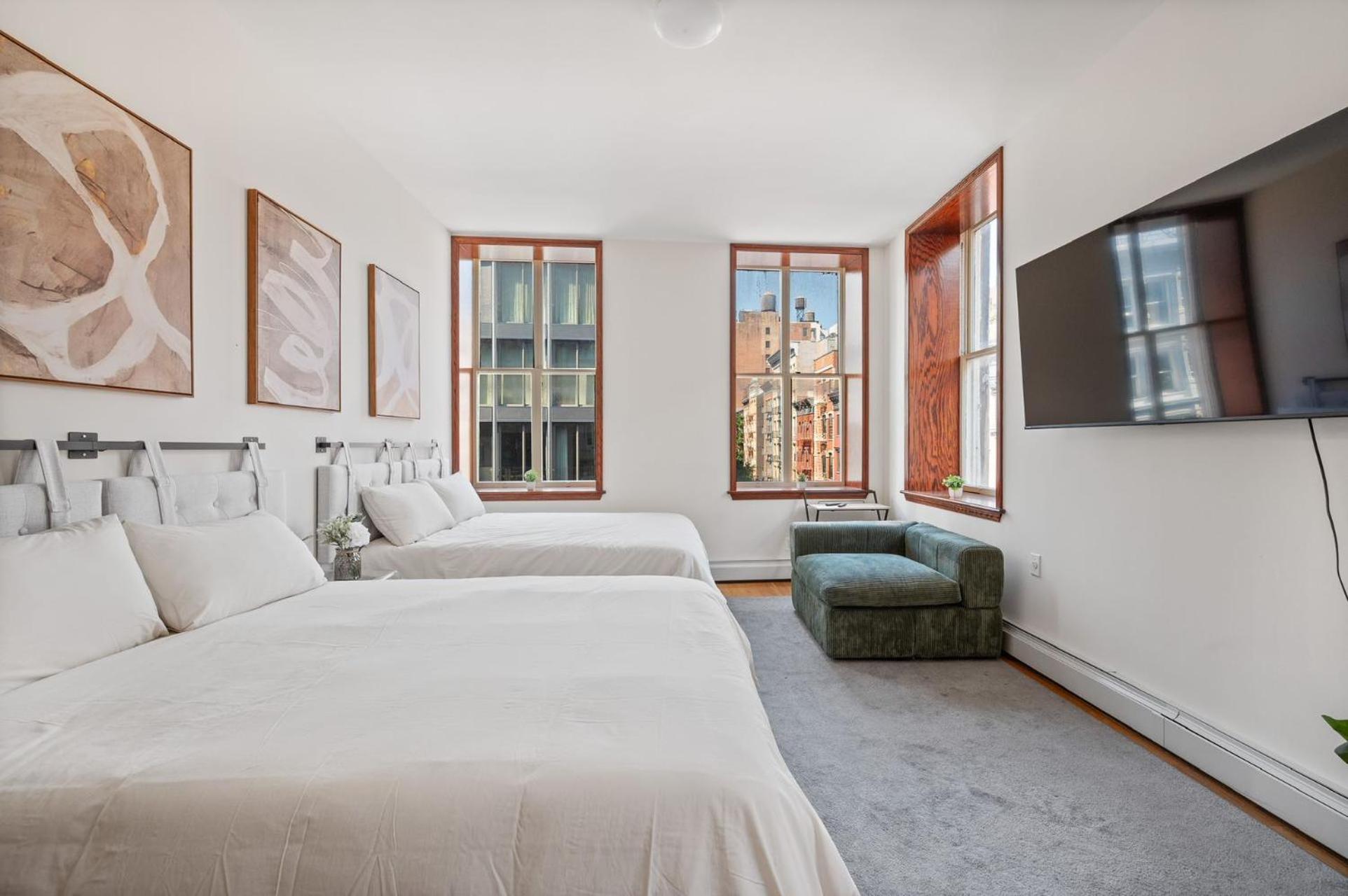 Massive Soho Loft 4 Bedrooms 2 Bath 7 Beds Hotel
