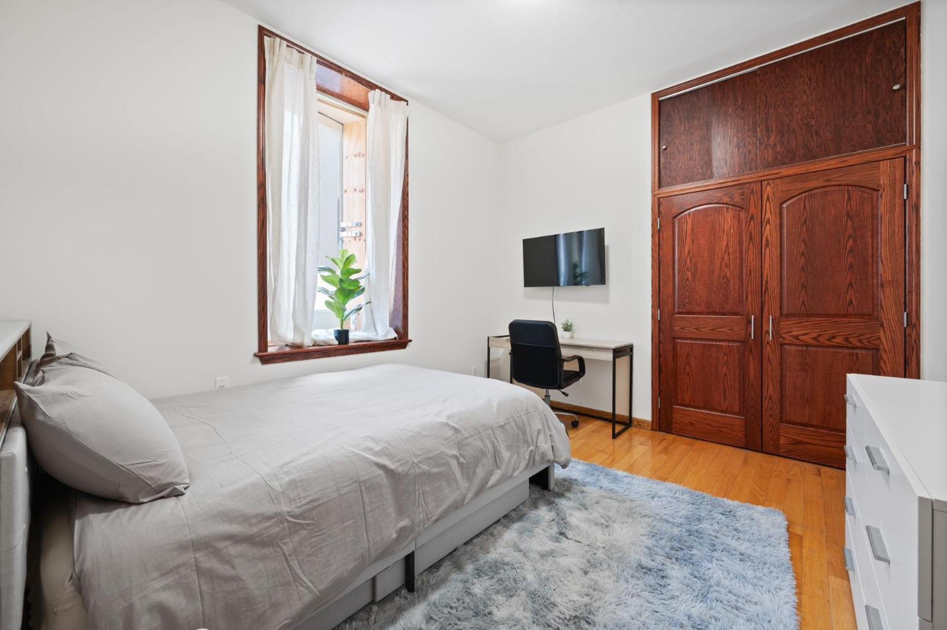 Massive Soho Loft 4 Bedrooms 2 Bath 7 Beds Hotel *