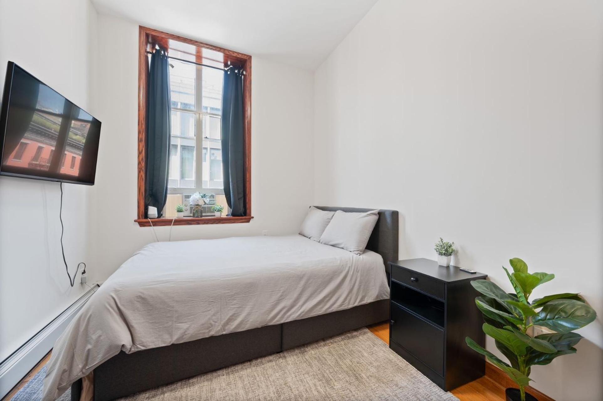 Massive Soho Loft 4 Bedrooms 2 Bath 7 Beds * New York