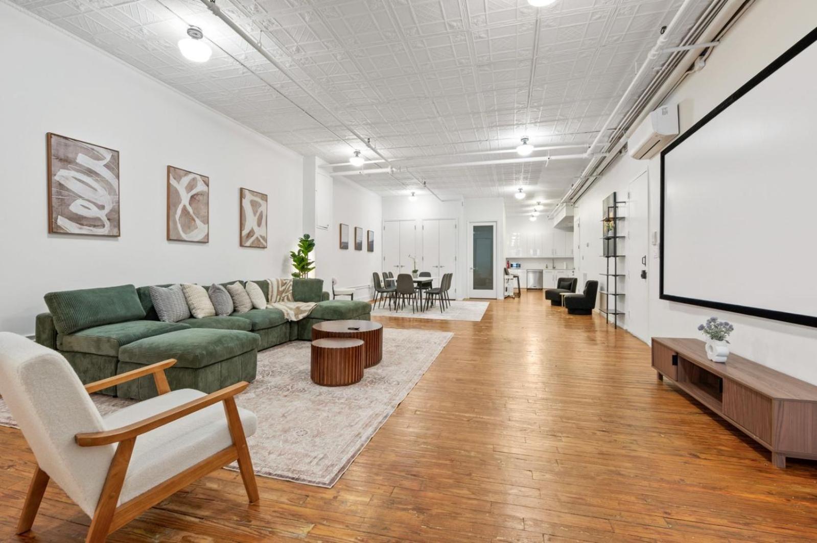 Massive Soho Loft 4 Bedrooms 2 Bath 7 Beds Hotel *